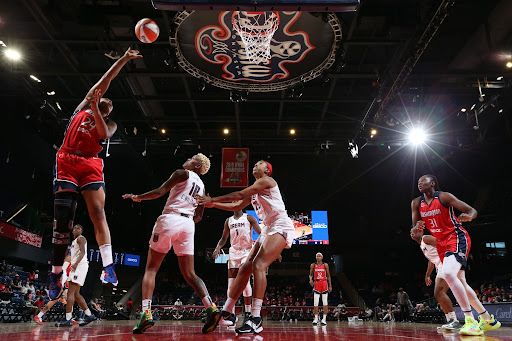 WNBA: Lynx and Sparks play in must-win games