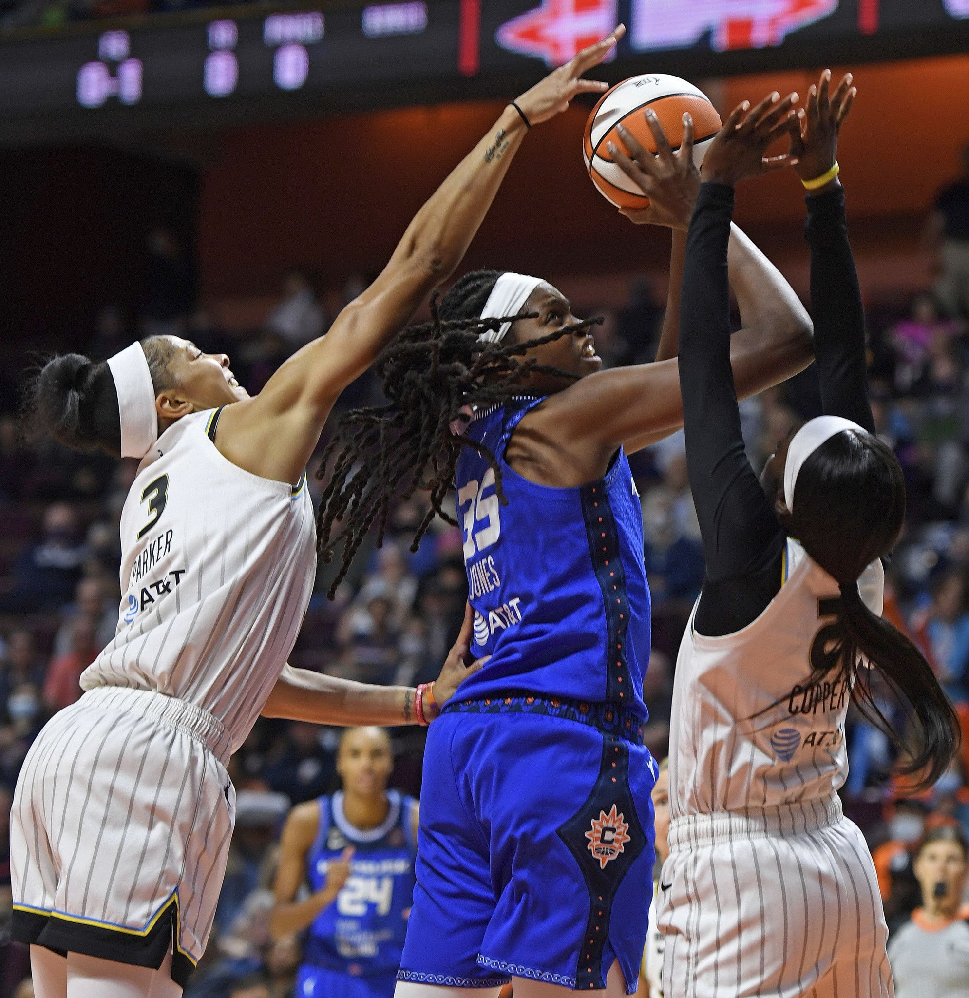 WNBA: Connecticut Sun ties series against Sky